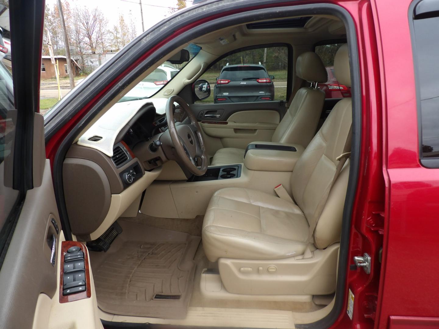 2012 Crystal Claret Tincoat /Tan GMC Yukon SLT (1GKS1CE00CR) with an 5.3L V8 engine, Automatic transmission, located at 401 First NE, Bearden, AR, 71720, (870) 687-3414, 33.726528, -92.611519 - Photo#6